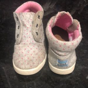 Toms toddler girl size 9 high tops.